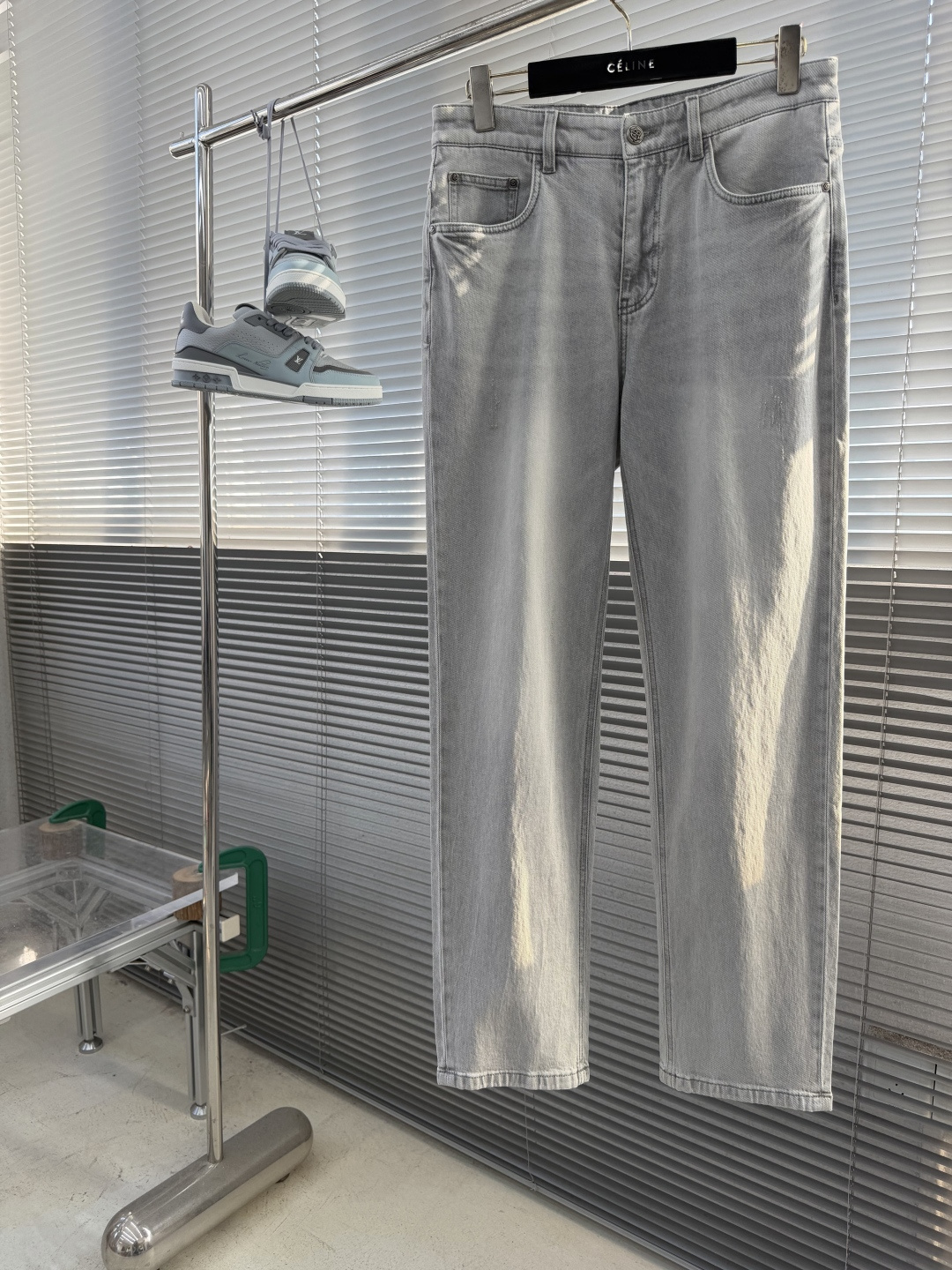 NO:938243,-Docl*&Gabban* DG smoke gray 26SS new spring and summer jeans, straight fit, soft and comfortable fabric, stretchy, good breathability, with classic embossed letter logo design, fashionable and versatile!  Code number 29-36 (35),,jeans,19860909-Docl*&Gabban* DG 烟灰色 26SS春夏新款牛仔裤 直筒版型 面料柔软舒适 带弹力 透气性好 搭配经典压纹字母Logo设计 时尚百搭！ 码数29-36（35）,,jeans,,Men's clothing