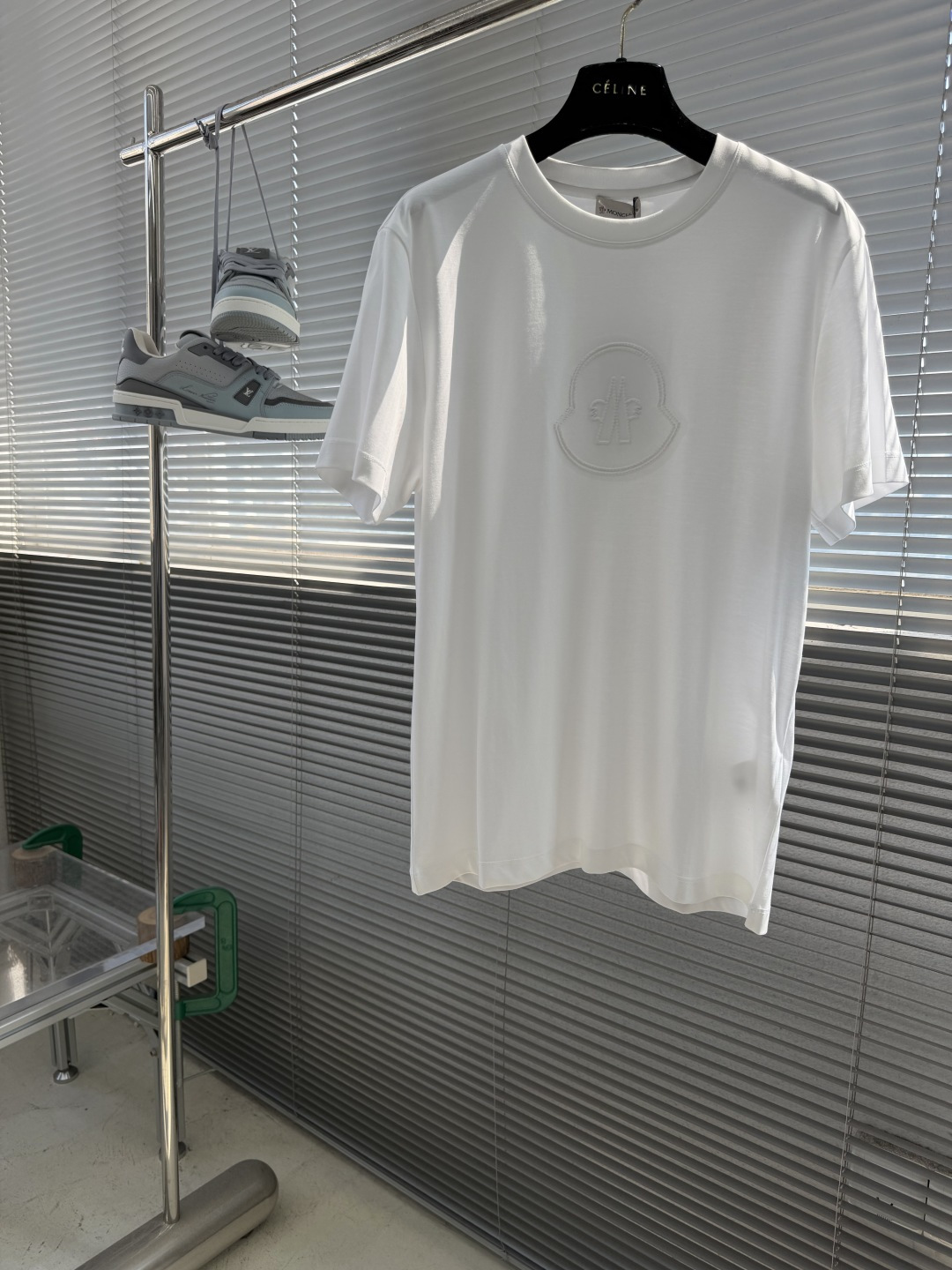 NO:938250,-mon 2026 spring and summer new round neck short sleeves, high-end customization, avant-garde and fashionable design!  The brand logo emphasizes craftsmanship design. High-end customized 80-count double-sided acetate mercerized cotton fabric. Soft to the touch. Comfortable to wear. Exquisite stitching at the counter level. Fine workmanship. The upper body effect is incomparably handsome!  A must-have item for a stylish man!  Size M-3XL,,T-shirt,19860909-mon 2026春夏新款圆领短袖 高端订制 设计前卫时尚！品牌logo重工艺设计 高端定制80支双面醋酸丝光棉面料.手感柔软.穿着舒适.专柜级别精致车线.做工精细.上身效果无敌帅气！型男必备单品！ 码数M-3XL,,T-shirt,,Men's clothing