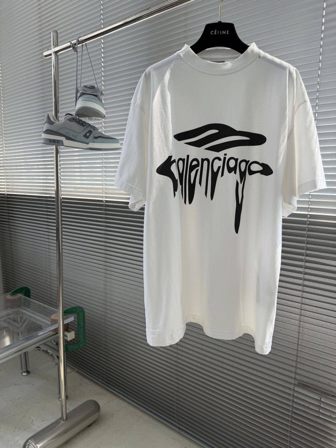 NO:938267,-Balenciag SS26 Logo printed round neck short-sleeved T-shirt, loose fit, men's size, S.M.L, length 757779, shoulder width 535557, bust 126 130 134,,balenciaga,T-shirt,tees,t-shirt,19860909-Balenciag SS26 Logo印花圆领短袖 T恤 宽松版型 男款 码数S.M.L 衣长757779 肩宽535557 胸围 126 130 134,,balenciaga,T-shirt,tees，t-shirt,,Men's clothing