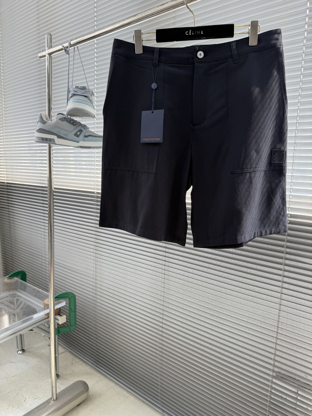 NO:938265,Shorts and tops - Donkey brand 26 new early autumn series embroidered badge zipper shorts, three-quarter pants, men's high version. Size 46.48.50.52 Pants length 49505152 Waist 82869094 Hips 106114118,,louis vuitton,shorts,19860909短裤 上衣 -驴牌 26新款早秋系列 刺绣徽章拉链短裤 五分裤 男款 高版本. 码数46.48.50.52 裤长49505152 腰围82869094 臀围 106114118,,louis vuitton,shorts,,Men's clothing