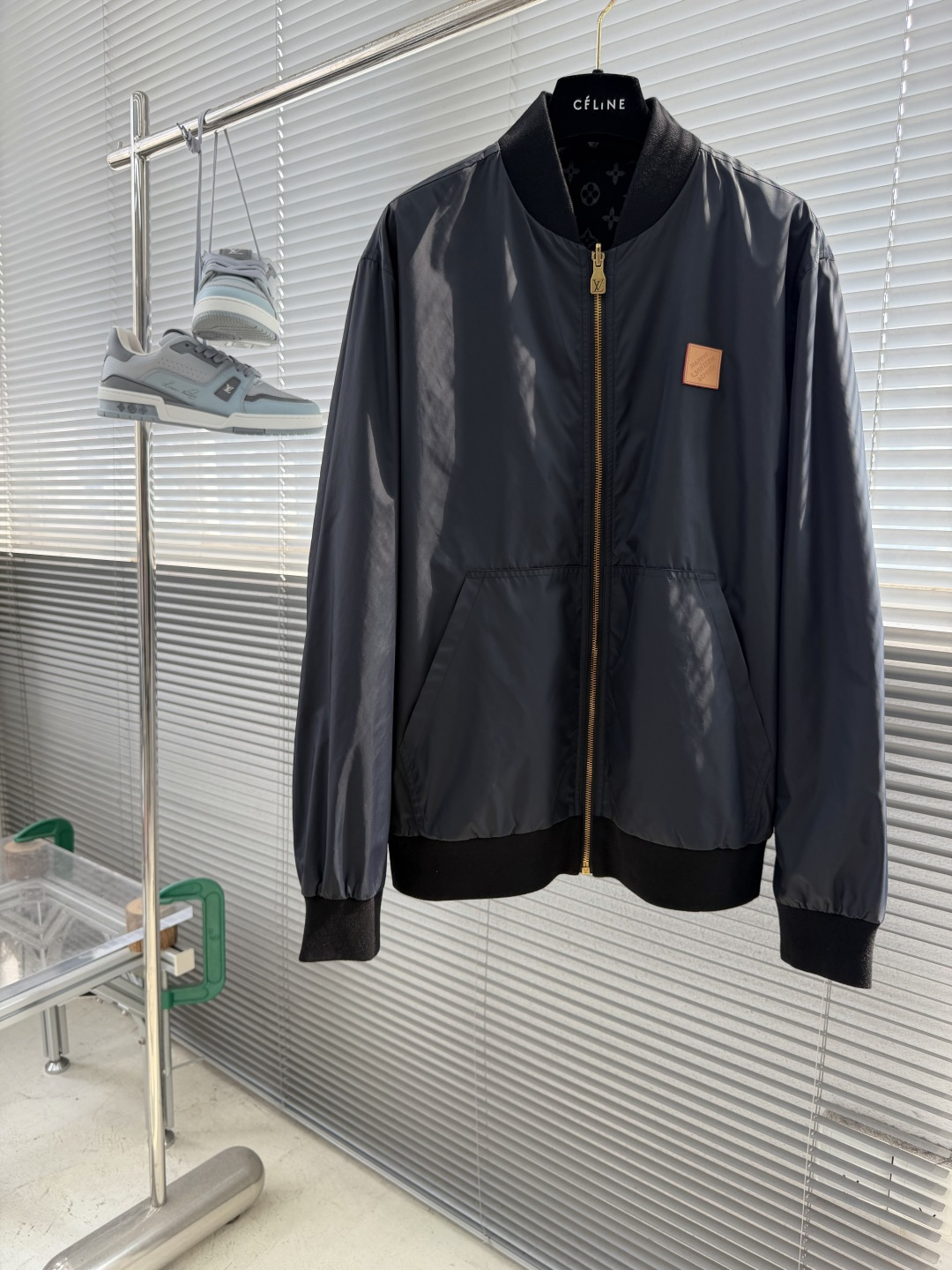 NO:938261,-Donkey brand 26ss new Monogram pattern double-sided suede bomber jacket men's high version. Size 48.50.52.54.56 Size clothing length shoulder width chest 48 6647.2 118 50 6848.4 122 52 70 49.6 126 54 72 50.8 56  7452134,,louis vuitton,jackets & coats,jackets & coats,19860909-驴牌 26ss新款Monogram 图案双面绒面飞行员 夹克外套 男款 高版本. 码数48.50.52.54.56 尺码衣长肩宽胸围 48 6647.2 118  50 6848.4 122 52 70 49.6 126  54 72 50.8 56 7452134,,louis vuitton,jackets & coats,jackets & coats,,Men's clothing