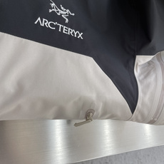 -🐦 鸟家 AR系列,专为高山环境设计,采用 Gore-Tex Pro 等专业面料,具备极强的 -🐦 鸟家 AR系列,专为高山环境设计,采用 Gore-Tex Pro 等专业面料,具备极强的