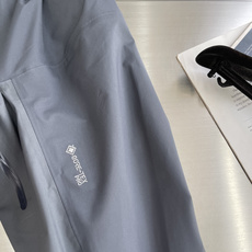 -🐦 鸟家 AR系列,专为高山环境设计,采用 Gore-Tex Pro 等专业面料,具备极强的 -🐦 鸟家 AR系列,专为高山环境设计,采用 Gore-Tex Pro 等专业面料,具备极强的