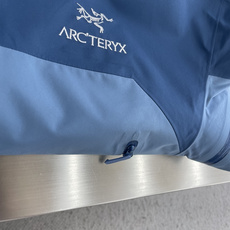 -🐦 鸟家 AR系列,专为高山环境设计,采用 Gore-Tex Pro 等专业面料,具备极强的 -🐦 鸟家 AR系列,专为高山环境设计,采用 Gore-Tex Pro 等专业面料,具备极强的