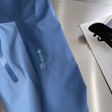 -🐦 鸟家 AR系列,专为高山环境设计,采用 Gore-Tex Pro 等专业面料,具备极强的 -🐦 鸟家 AR系列,专为高山环境设计,采用 Gore-Tex Pro 等专业面料,具备极强的