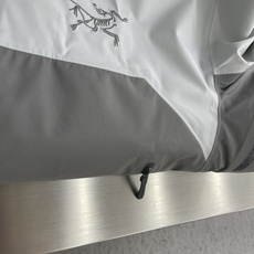 -🐦 鸟家 AR系列,专为高山环境设计,采用 Gore-Tex Pro 等专业面料,具备极强的 -🐦 鸟家 AR系列,专为高山环境设计,采用 Gore-Tex Pro 等专业面料,具备极强的