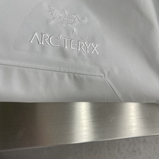 -🐦 鸟家 AR系列,专为高山环境设计,采用 Gore-Tex Pro 等专业面料,具备极强的 -🐦 鸟家 AR系列,专为高山环境设计,采用 Gore-Tex Pro 等专业面料,具备极强的