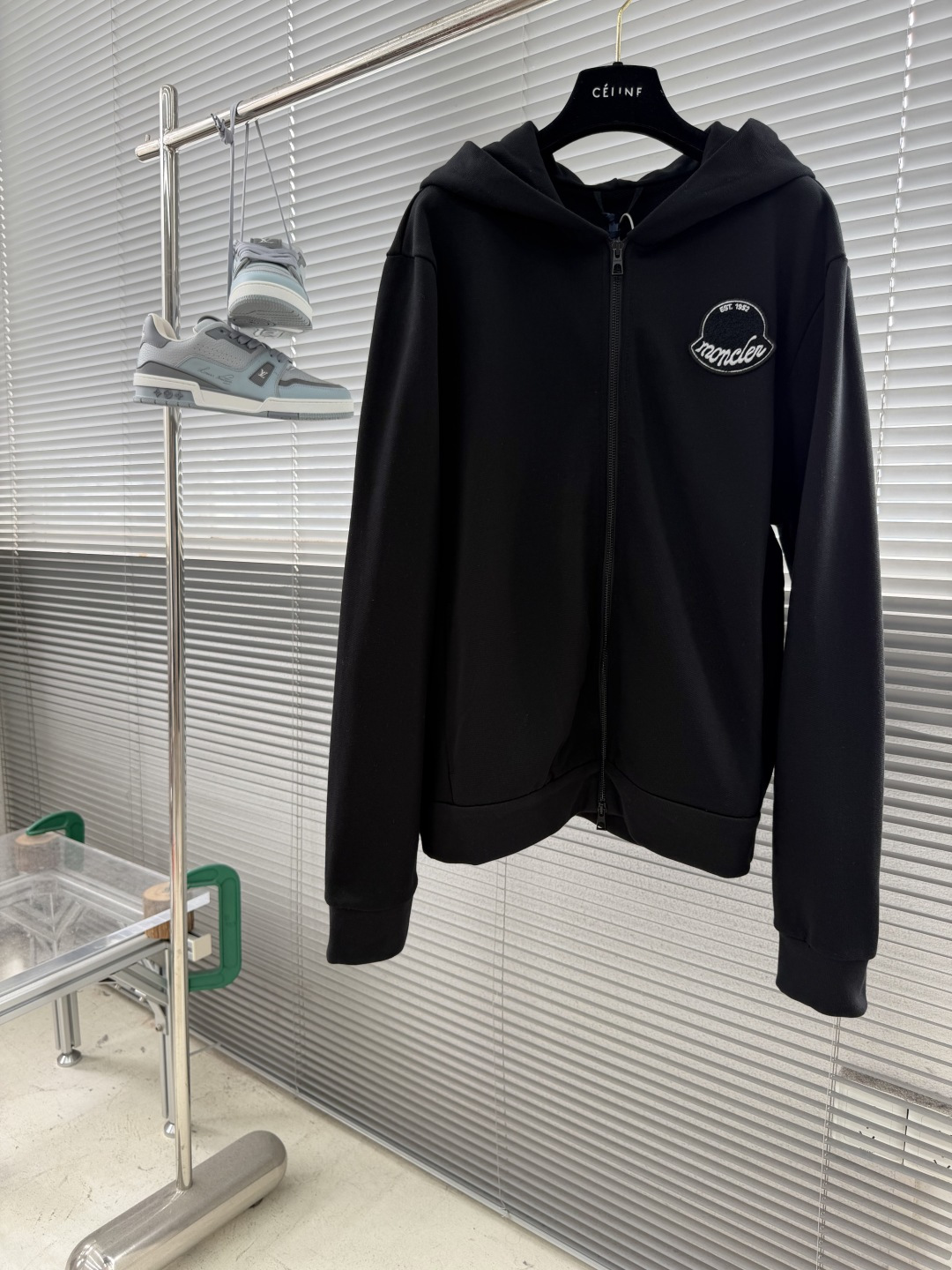 NO:955092,-mon embroidered patch logo hooded long-sleeved sweatshirt, 440g fine cotton terry sweatshirt material, matching ribs, imported embroidery, fabric wash, size S M L19860909-mon 刺绣贴片标识连帽长袖卫衣 440克精疏棉毛圈卫衣料 配套罗纹 进口刺绣 面料酵洗 码数S M L XL 衣长66 67.5 69 70.5 胸围 109 113 117 121 肩宽48 49.2 50.4 51.6,,hoodie,sweatshirts,hats,,Men's clothing