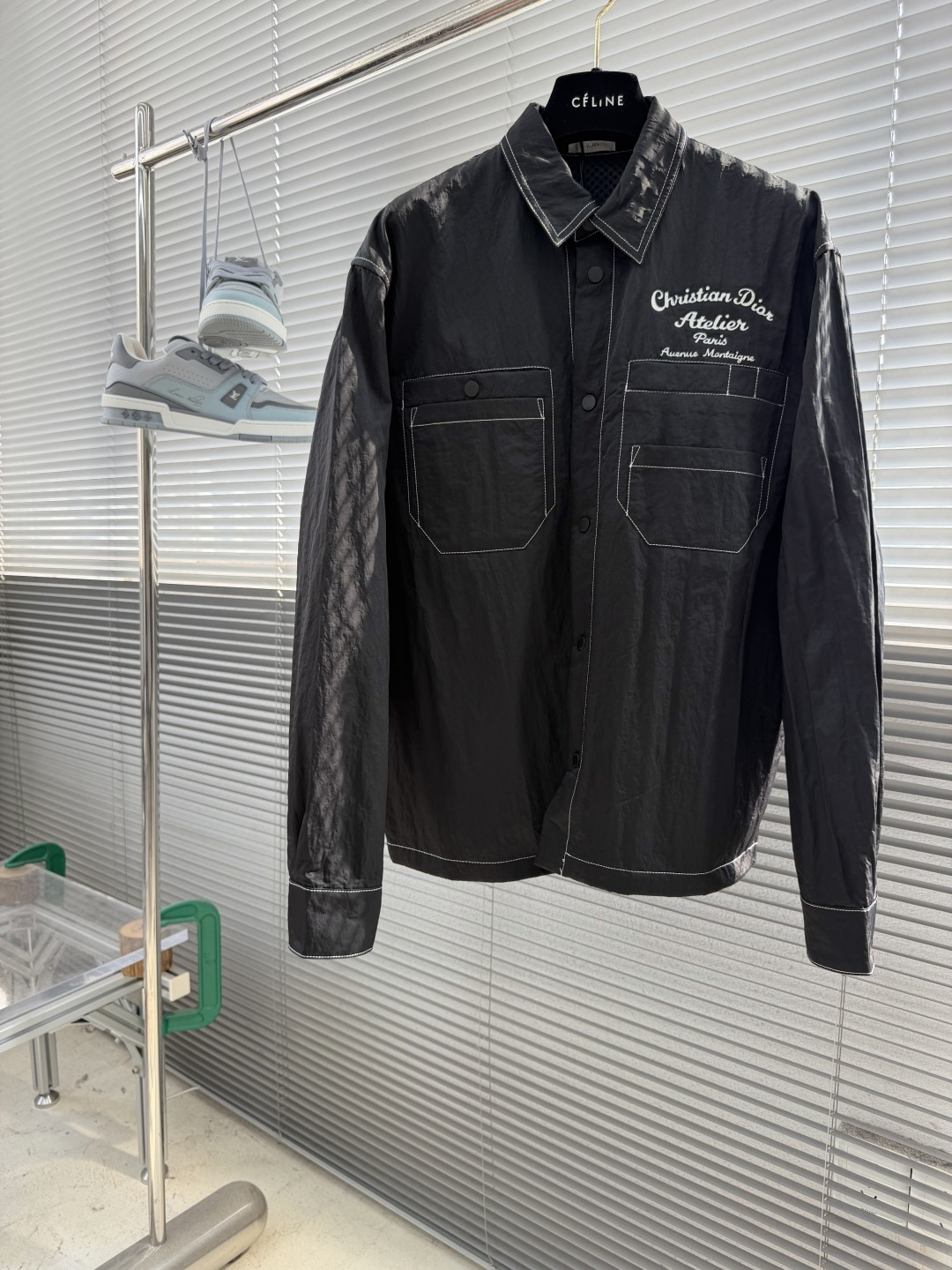 NO:953921,-DioLogo embroidered topstitched long-sleeved shirt jacket Size 48.50.52.54.56 Size Clothing length shoulder width chest 4868 48.5 106 5070 49.7 110 5272 50.9 114 5474 52.1 118 5676 53.3 122,,dior,jackets  & coats,shirts,19860909-DioLogo刺绣明线装饰长袖 衬衫外套 码数48.50.52.54.56 尺码衣长肩宽胸围 4868 48.5 106  5070 49.7 110 5272  50.9 114  5474 52.1 118 5676 53.3 122,,dior,jackets & coats,shirts,,Men's clothing