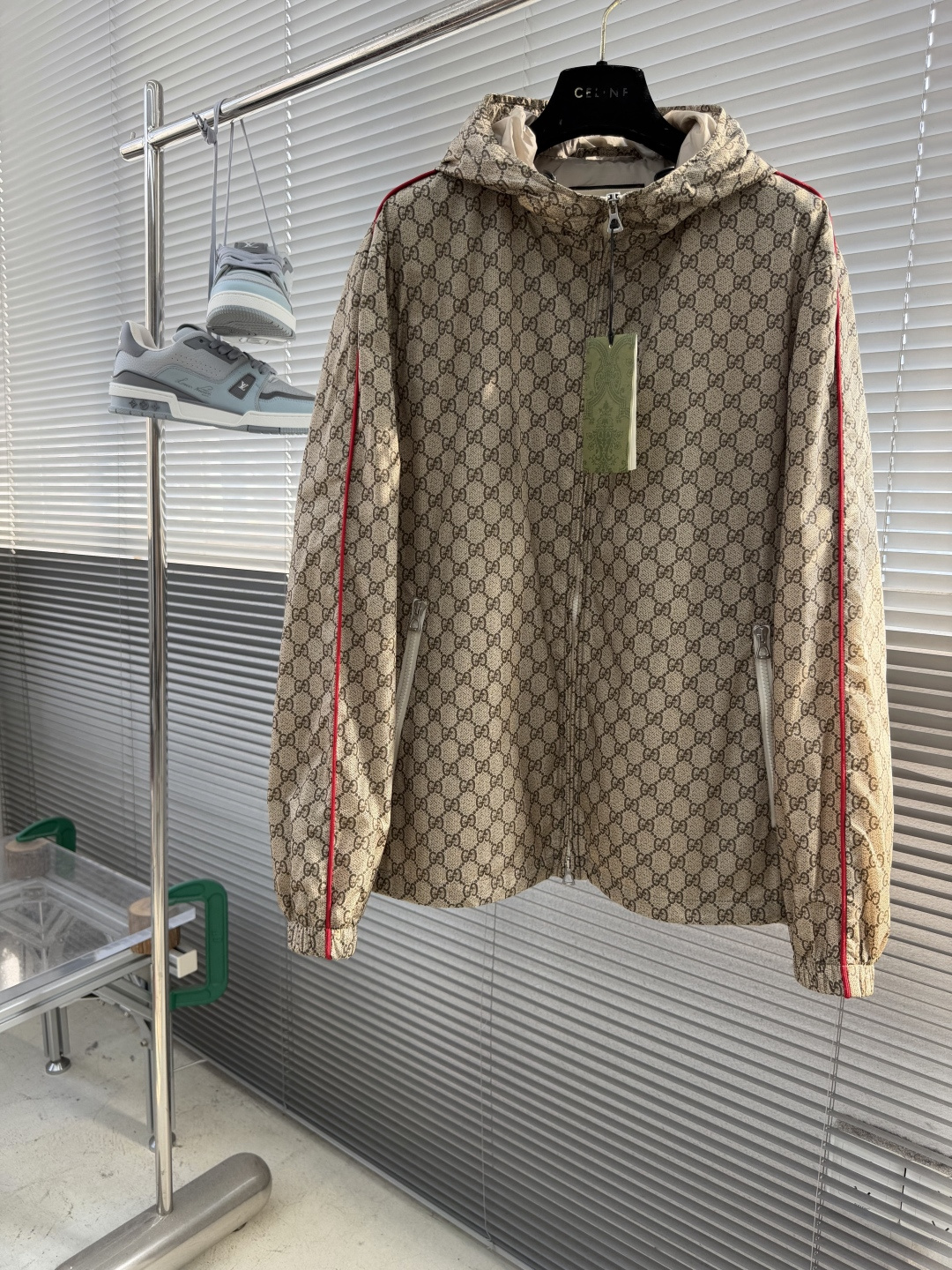 NO:955147,-GUCC letter small print casual hooded long-sleeved jacket men's brown size 48.50.52.54.56 size clothing length shoulder width chest 48 70 47.4 116 50 72 48.6 120 52 74 49.8 124 54 76 51128 56 78 52.2  132,,gucci,jackets & coats,jackets & coats,hats,19860909-GUCC字母小印花休闲连帽长袖 夹克外套 男款 棕色 码数48.50.52.54.56 尺码衣长肩宽胸围 48 70 47.4 116  50 72 48.6 120 52 74 49.8 124  54 76 51128 56 78 52.2 132,,gucci,jackets & coats,jackets & coats,hats,,Men's clothing