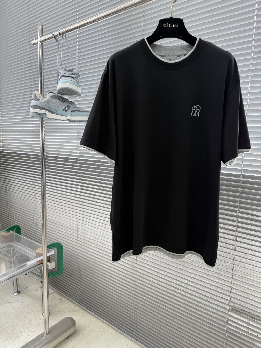 NO:953856,-BC 2026 Early Autumn Series Round Neck T-shirt Size: M-5XL Slightly wide version Ingredients: Lenzing Modal fabric, 225 grams in weight, the surface texture of the fabric is fine and smooth, feels skin-friendly, smooth and stiff and stylish Craftsmanship: The front panel is made of heavy hand embroidery, the back is split version, fake two-piece design is used, the layers are rich and high-end, tees, t-shirt,19860909-BC 2026早秋系列圆领T恤 码数:M-5XL 微阔版型 成份:兰精莫代尔面料,225克重,面料表面纹理细腻平整,触感亲肤顺滑且挺括有型 工艺:前幅采用重工手工刺绣,后里分割版型,采用假两件设计,层次丰富高级,,tees，t-shirt,,Men's clothing