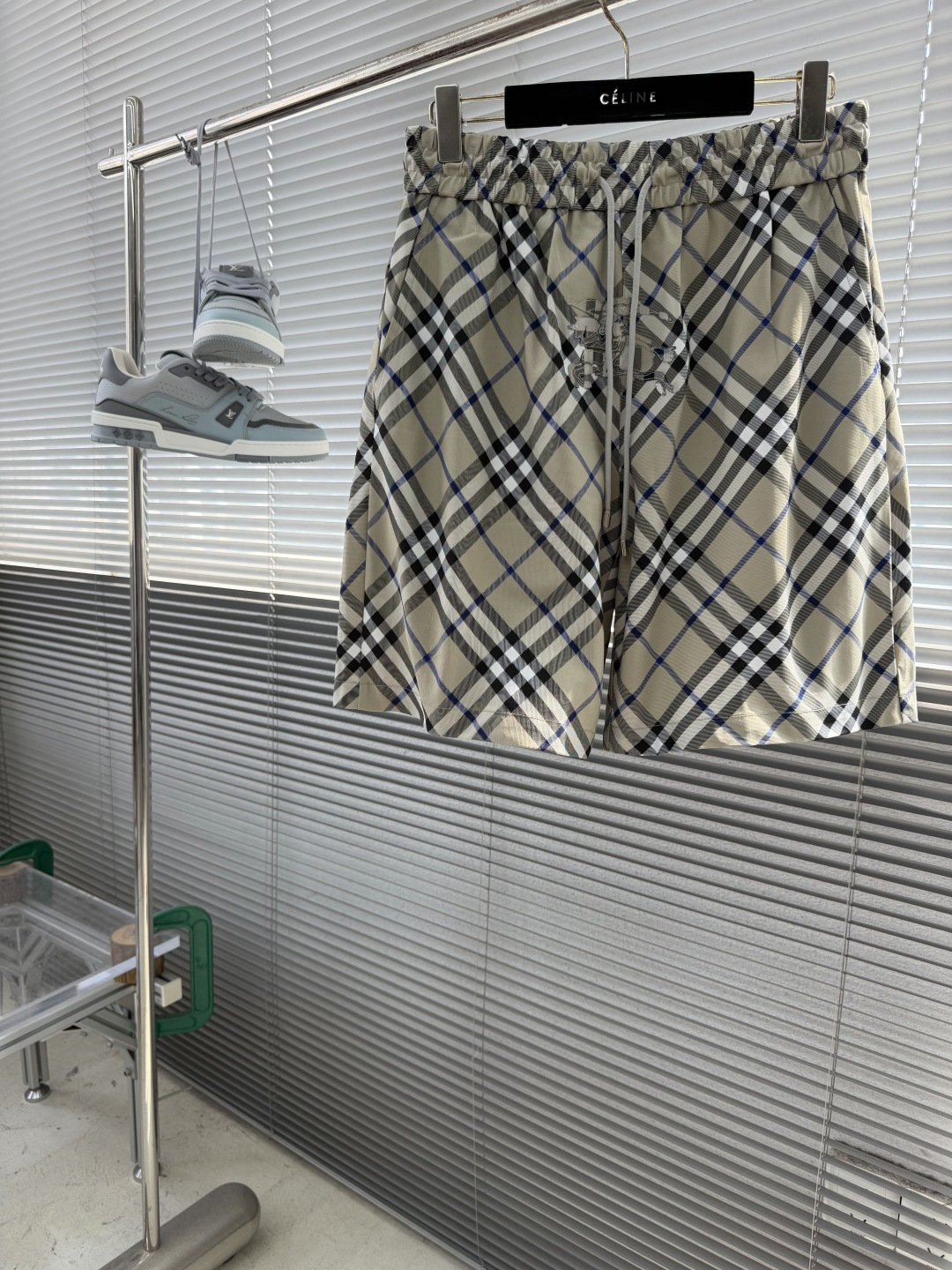 NO:953950,-BBR woven plaid shorts, wear-resistant and scratch-resistant elastic, drawstring ends set on both sides of the waist, patch embroidery knight badge, loose pants size, M-3XL,,shorts,19860909-BBR 梭织 格纹短裤 耐磨耐刮弹力 抽绳头设置在腰的两侧 贴布刺绣骑士徽章 宽松的裤型 码数M-3XL,,shorts,,Men's clothing