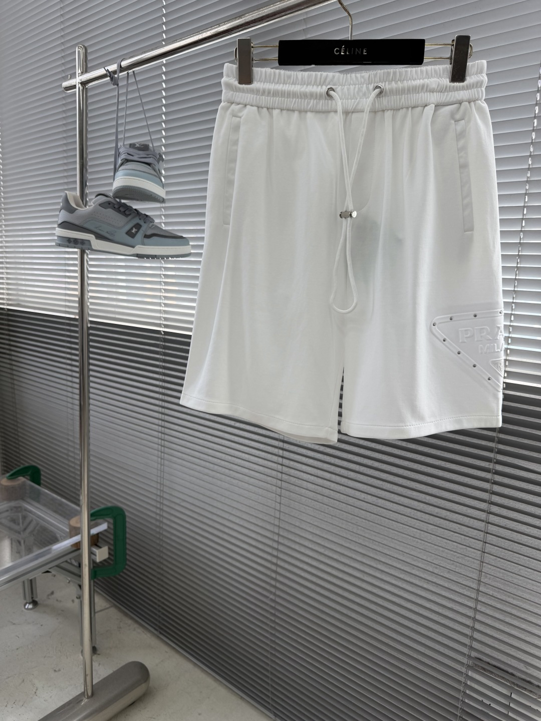 NO:953942,-PRAD 26ss spring and summer exclusive new casual pants and shorts, high-end version!  Customized fabrics with high breathability and comfort, non-sticky, impeccable details, brand element design concept, reflecting high quality. Presenting casual tailoring, the upper body shape is awesome!  Size: M-3XL,,prada,shorts,19860909-PRAD 26ss春夏专供新款休闲裤短裤 高端版本！定制面料 透气舒适度高,不粘腻,细节无可挑剔,品牌元素设计理念,体现高品质.呈现休闲裁剪,上身版型超赞！ 码数: M-3XL,,prada,shorts,,Men's clothing
