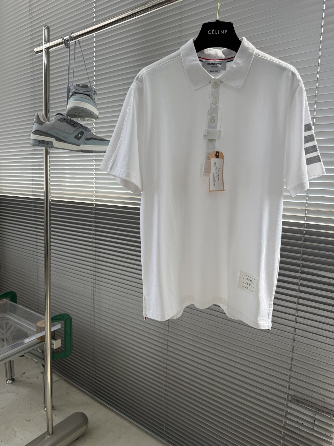 NO:955086,-TB 26 new version of shoulder threaded short-sleeved Polo with ultimate texture, combed pure cotton Polo, custom threaded four-bar on the shoulder, showing spirit. The details are all high-end. This summer, start with a good Polo. Size 1.2.3.4 Color navy black white gray, T-shirt,19860909-TB 26新版肩膀螺纹短袖Polo 极致质感,精梳纯棉 Polo,肩膀定制螺纹四杠,领显精神. 细节之处,尽显高级. 这个夏天,从一件好Polo开始.  码数1.2.3.4  颜色藏蓝 黑色 白色 灰色,,T-shirt,,Men's clothing