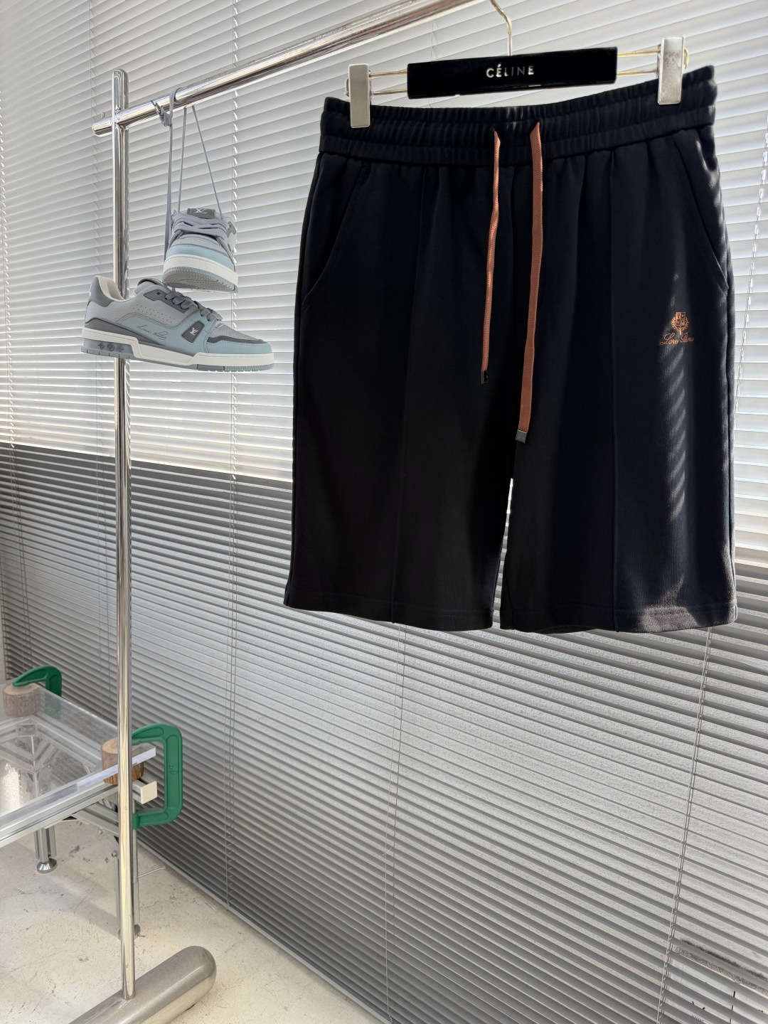 NO:953984,-Loro Piana 26 new cotton waist drawstring embroidered shorts, same style for men and women, high version. Size S.M.L.XL.XXL Size pants length waist hip S 50.5 72 98 M 52.5 76102 L 54.5 80106  piana,shorts,19860909-Loro Piana 26新款棉质腰部抽绳刺绣短裤 男女同款 高版本. 码数S.M.L.XL.XXL 尺码裤长腰围臀围 S 50.5 72 98  M 52.5 76102 L 54.5 80106  XL 56.5 84110 2XL58.5 88114,,loro piana,shorts,,Men's clothing