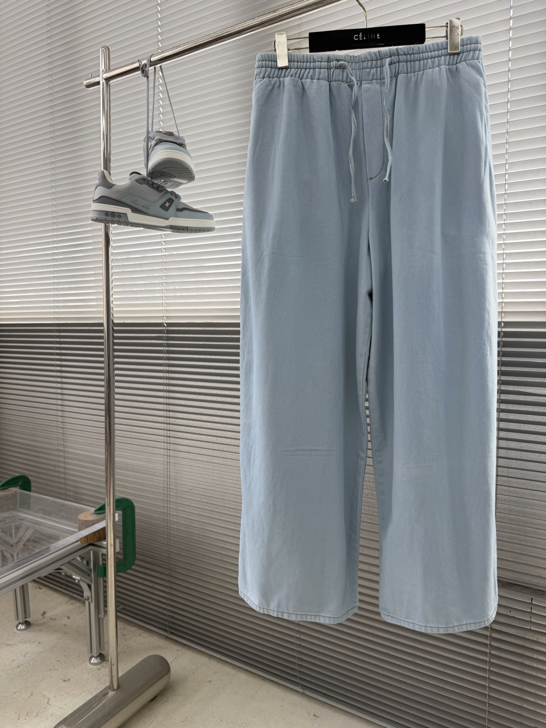 NO:953923,Trousers -LOEW26SS Anagram exquisitely embroidered denim denim trousers 7×7 siro denim fabric Imported embroidery Garment wash Size S M L19860909长裤 -LOEW26SS Anagram精巧刺绣单宁布牛仔长裤 7×7赛络纺牛仔面料 进口刺绣 成衣酵洗 码数S M L XL 裤长 106107108 109 臀围 120124128 132 腰围78828690,,loewe,,Men's clothing