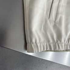 -BBR 双面穿饰徽标立领夹克 外层选用100%棉质面料,布面平整细腻,经过精细后整理处理,触感干爽柔和,具备良 -BBR 双面穿饰徽标立领夹克 外层选用100%棉质面料,布面平整细腻,经过精细后整理处理,触感干爽柔和,具备良