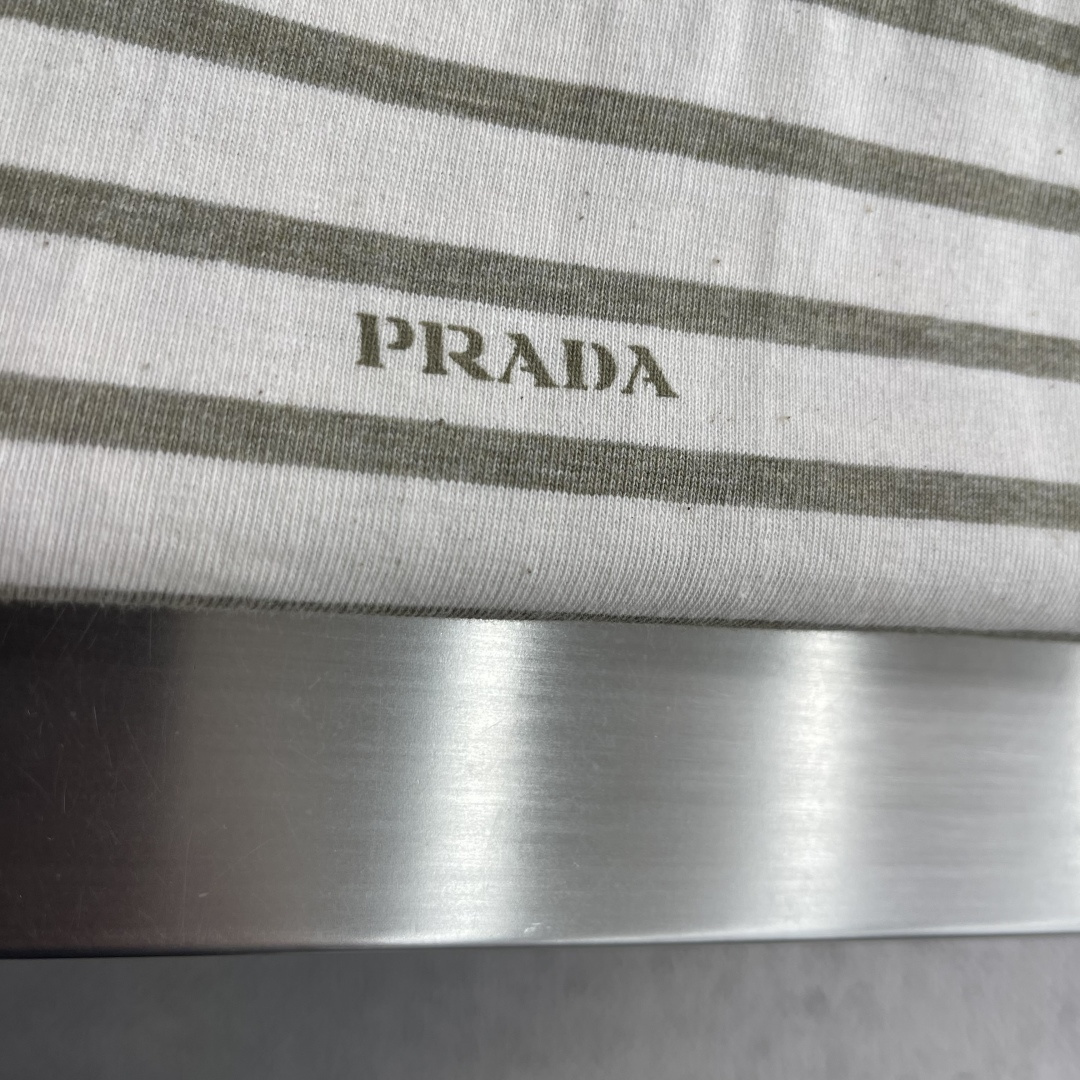 -PRAD 2026秋冬系列打底长袖T恤 码数:M-5XL 正常版型 采用的是纯棉面料,面料纹路平整清晰,手感挺括 -PRAD 2026秋冬系列打底长袖T恤 码数:M-5XL 正常版型 采用的是纯棉面料,面料纹路平整清晰,手感挺括
