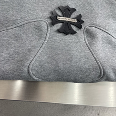 -CH 克罗心 十字架拉链帽衫 重磅卫衣布料,厚实垂顺,上身挺括有型;印花线条清晰饱满,牢固耐洗不易掉色开裂;金 -CH 克罗心 十字架拉链帽衫 重磅卫衣布料,厚实垂顺,上身挺括有型;印花线条清晰饱满,牢固耐洗不易掉色开裂;金