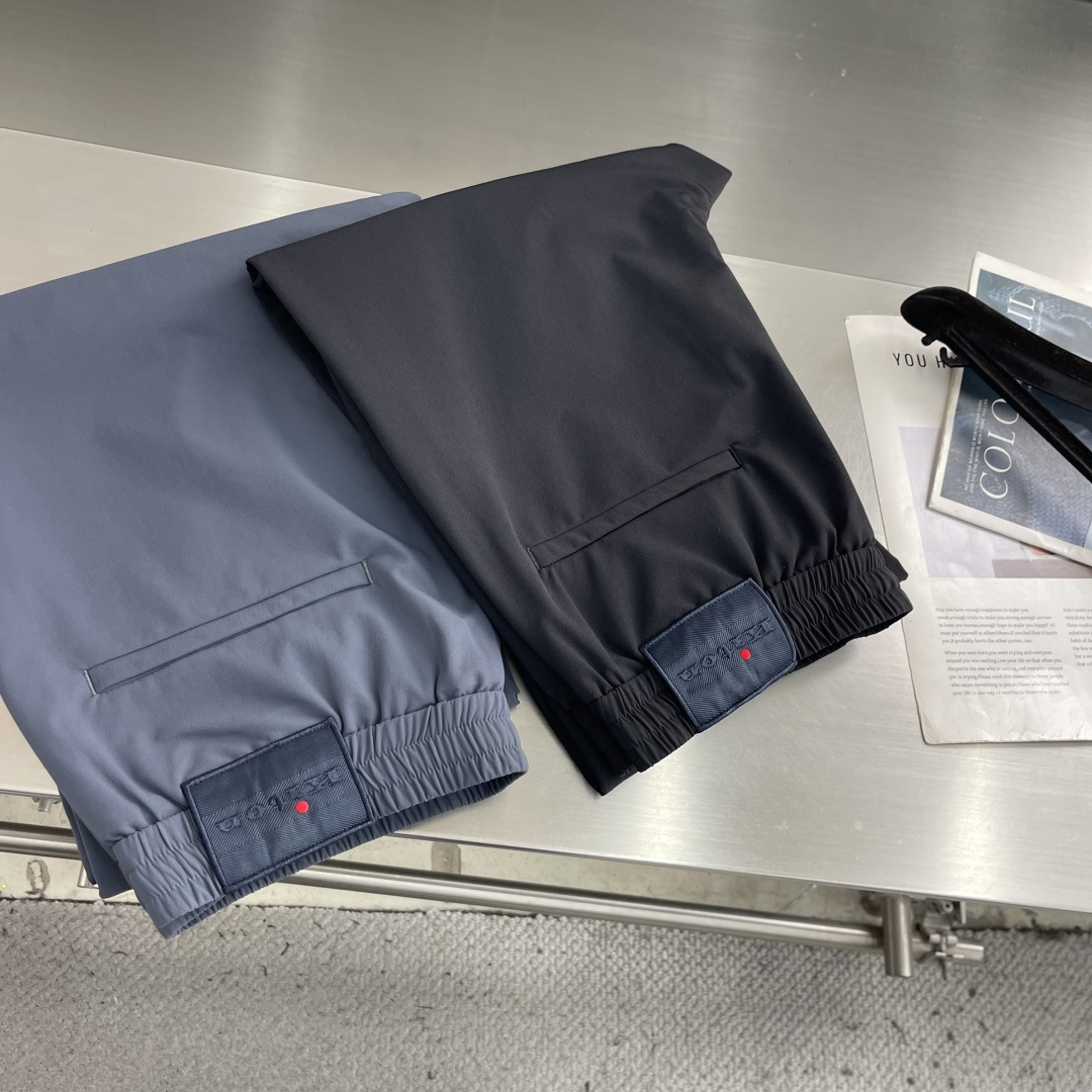 -Kiton    2026秋冬新款休闲裤 腈纶面料，软糯亲肤，垂坠有型，穿着舒适不紧绷。 中腰抽绳直筒剪裁，松紧腰头兼