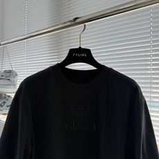 -GUCC 2026秋冬新款短袖T恤衫 码数:M-3XL 材质讲究的同时 整体的设计颇具时尚感 一个百搭经典款圆 -GUCC 2026秋冬新款短袖T恤衫 码数:M-3XL 材质讲究的同时 整体的设计颇具时尚感 一个百搭经典款圆