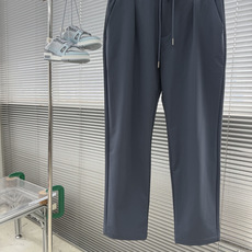 -Kiton 2026秋冬新款休闲裤 腈纶面料,软糯亲肤,垂坠有型,穿着舒适不紧绷。 中腰抽绳直筒剪裁,松紧腰头兼 -Kiton 2026秋冬新款休闲裤 腈纶面料,软糯亲肤,垂坠有型,穿着舒适不紧绷。 中腰抽绳直筒剪裁,松紧腰头兼