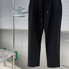 -Kiton 2026秋冬新款休闲裤 腈纶面料,软糯亲肤,垂坠有型,穿着舒适不紧绷。 中腰抽绳直筒剪裁,松紧腰头兼 -Kiton 2026秋冬新款休闲裤 腈纶面料,软糯亲肤,垂坠有型,穿着舒适不紧绷。 中腰抽绳直筒剪裁,松紧腰头兼