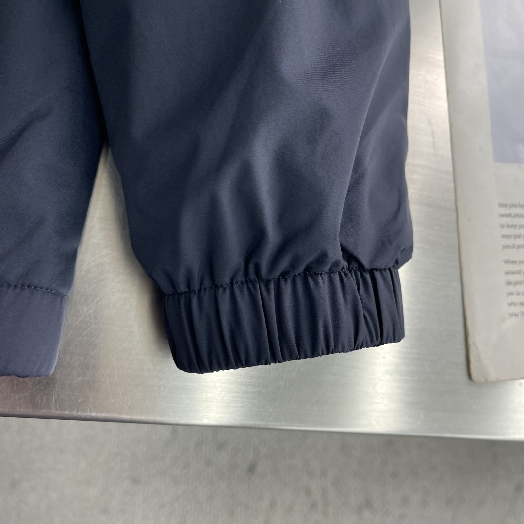 -Loro Piana     爆款外套 双面穿着立领外套 Loro Piana这款立领外套没有浮夸缀饰，唯有百年工艺沉