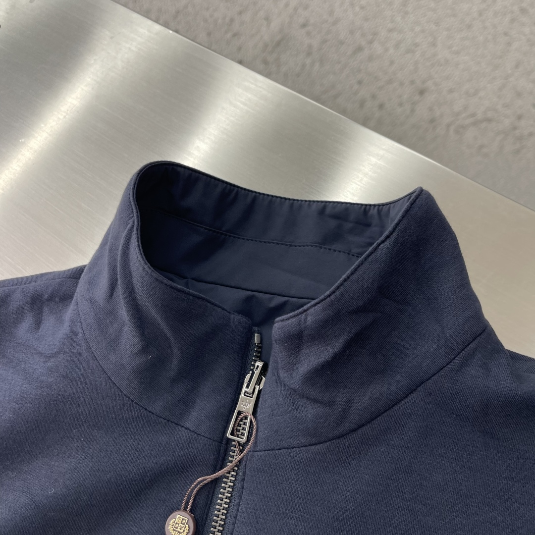 -Loro Piana     爆款外套 双面穿着立领外套 Loro Piana这款立领外套没有浮夸缀饰，唯有百年工艺沉