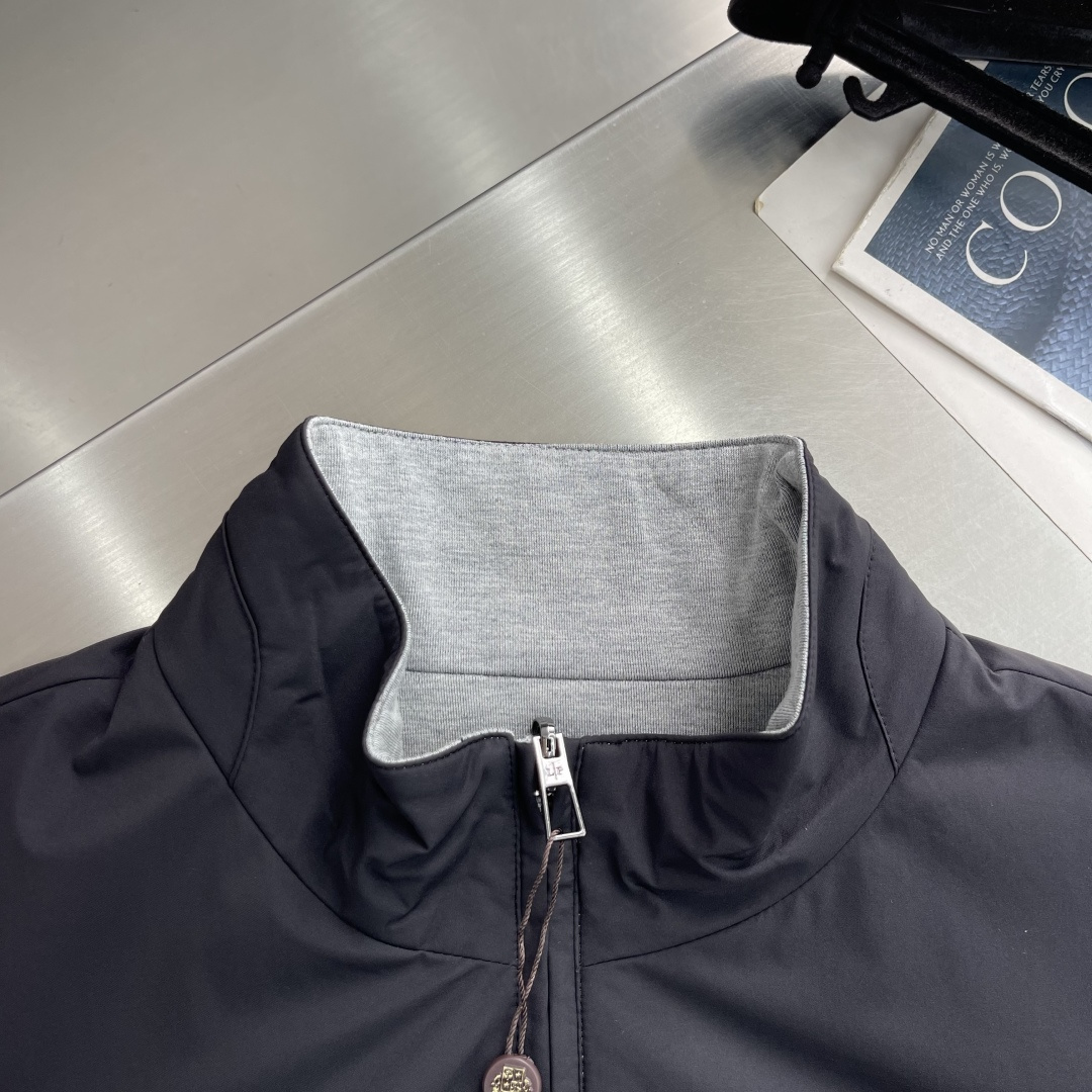 -Loro Piana     爆款外套 双面穿着立领外套 Loro Piana这款立领外套没有浮夸缀饰，唯有百年工艺沉