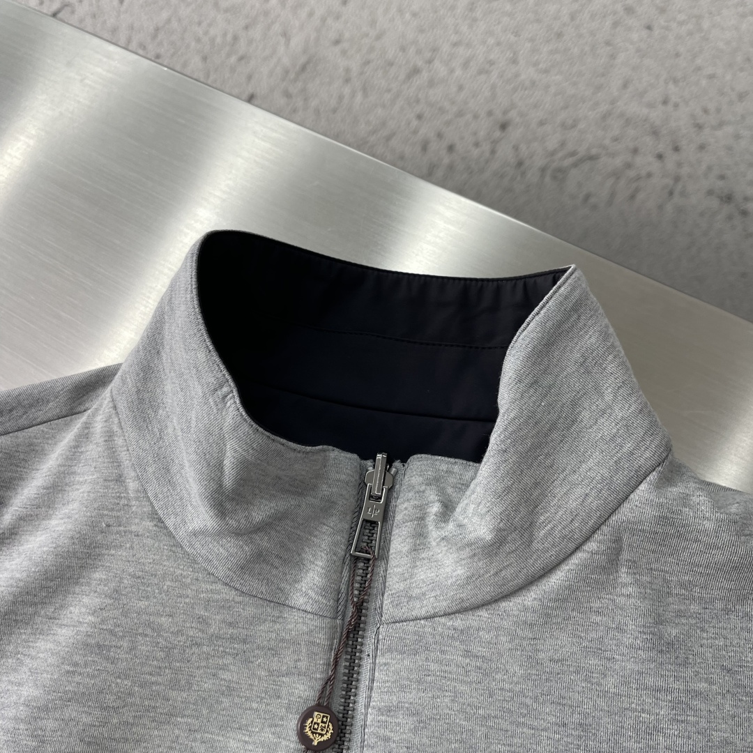 -Loro Piana     爆款外套 双面穿着立领外套 Loro Piana这款立领外套没有浮夸缀饰，唯有百年工艺沉