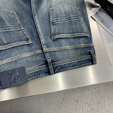 -FEND 顶级蓝牛 26ss秋冬新款 意式轻奢格调,将经典FF双F标识融入丹宁系列,兼顾复古牛仔质感与现代高级 -FEND 顶级蓝牛 26ss秋冬新款 意式轻奢格调,将经典FF双F标识融入丹宁系列,兼顾复古牛仔质感与现代高级