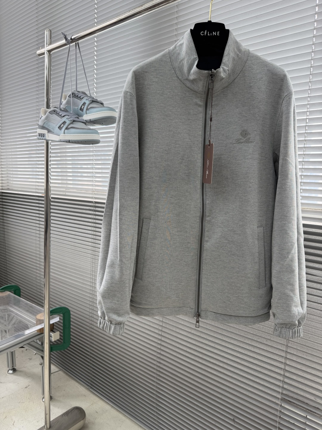 -Loro Piana     爆款外套 双面穿着立领外套 Loro Piana这款立领外套没有浮夸缀饰，唯有百年工艺沉