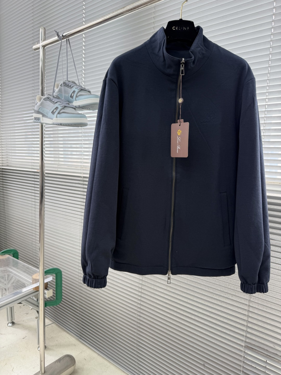 -Loro Piana     爆款外套 双面穿着立领外套 Loro Piana这款立领外套没有浮夸缀饰，唯有百年工艺沉