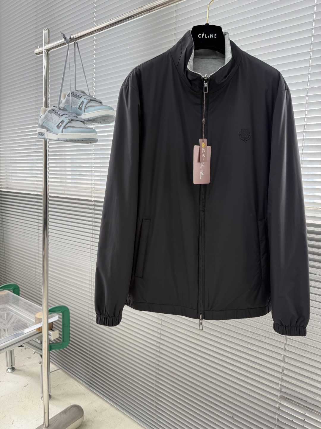 -Loro Piana     爆款外套 双面穿着立领外套 Loro Piana这款立领外套没有浮夸缀饰，唯有百年工艺沉