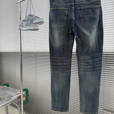 -FEND 顶级蓝牛 26ss秋冬新款 意式轻奢格调,将经典FF双F标识融入丹宁系列,兼顾复古牛仔质感与现代高级 -FEND 顶级蓝牛 26ss秋冬新款 意式轻奢格调,将经典FF双F标识融入丹宁系列,兼顾复古牛仔质感与现代高级