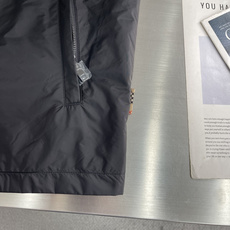 -BBR 经典格纹双面穿翻领夹克外套 采用进口高密锦纶面料,表面经过特殊防泼水处理,质地轻薄挺括,触感顺滑细腻, -BBR 经典格纹双面穿翻领夹克外套 采用进口高密锦纶面料,表面经过特殊防泼水处理,质地轻薄挺括,触感顺滑细腻,