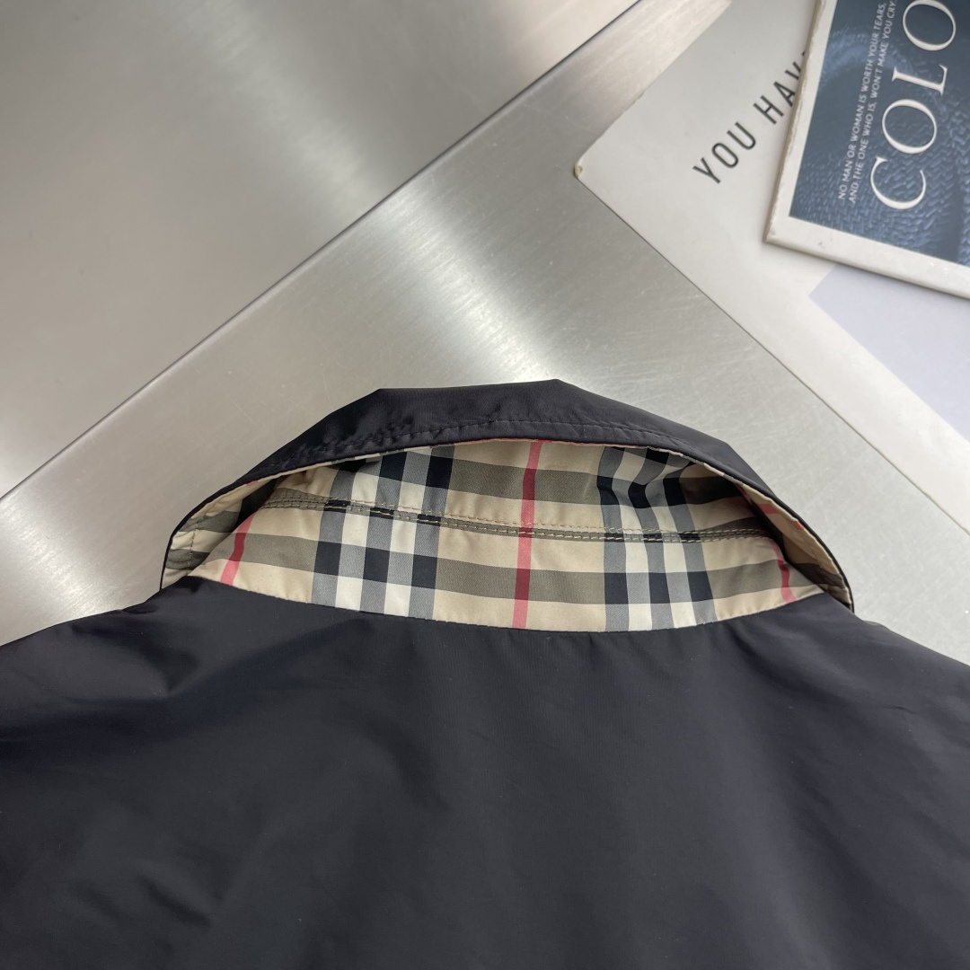 -BBR 经典格纹双面穿翻领夹克外套 采用进口高密锦纶面料,表面经过特殊防泼水处理,质地轻薄挺括,触感顺滑细腻, -BBR 经典格纹双面穿翻领夹克外套 采用进口高密锦纶面料,表面经过特殊防泼水处理,质地轻薄挺括,触感顺滑细腻,