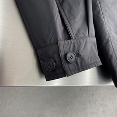 -BBR 经典格纹双面穿翻领夹克外套 采用进口高密锦纶面料,表面经过特殊防泼水处理,质地轻薄挺括,触感顺滑细腻, -BBR 经典格纹双面穿翻领夹克外套 采用进口高密锦纶面料,表面经过特殊防泼水处理,质地轻薄挺括,触感顺滑细腻,
