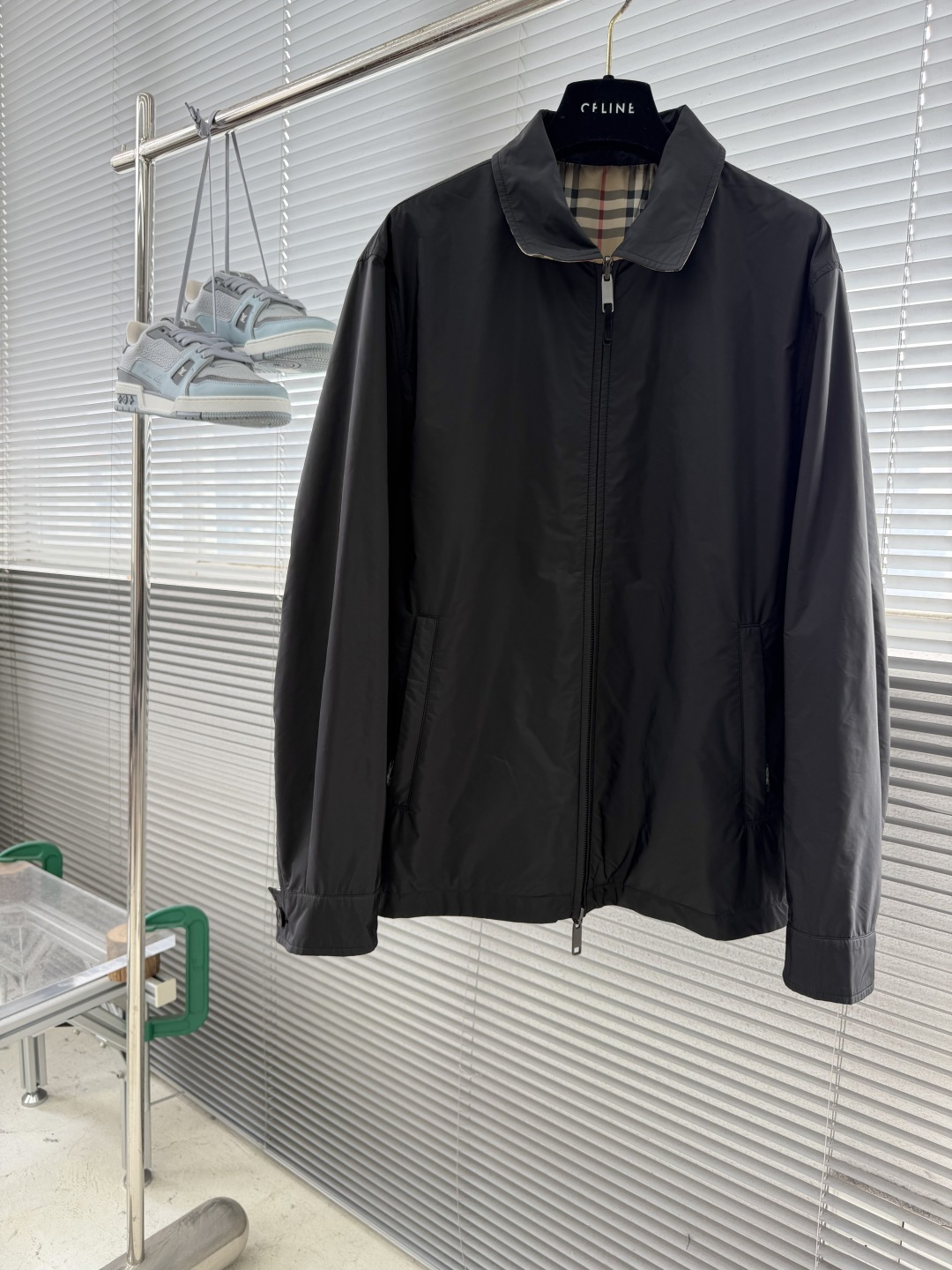 -BBR 经典格纹双面穿翻领夹克外套 采用进口高密锦纶面料,表面经过特殊防泼水处理,质地轻薄挺括,触感顺滑细腻, -BBR 经典格纹双面穿翻领夹克外套 采用进口高密锦纶面料,表面经过特殊防泼水处理,质地轻薄挺括,触感顺滑细腻,