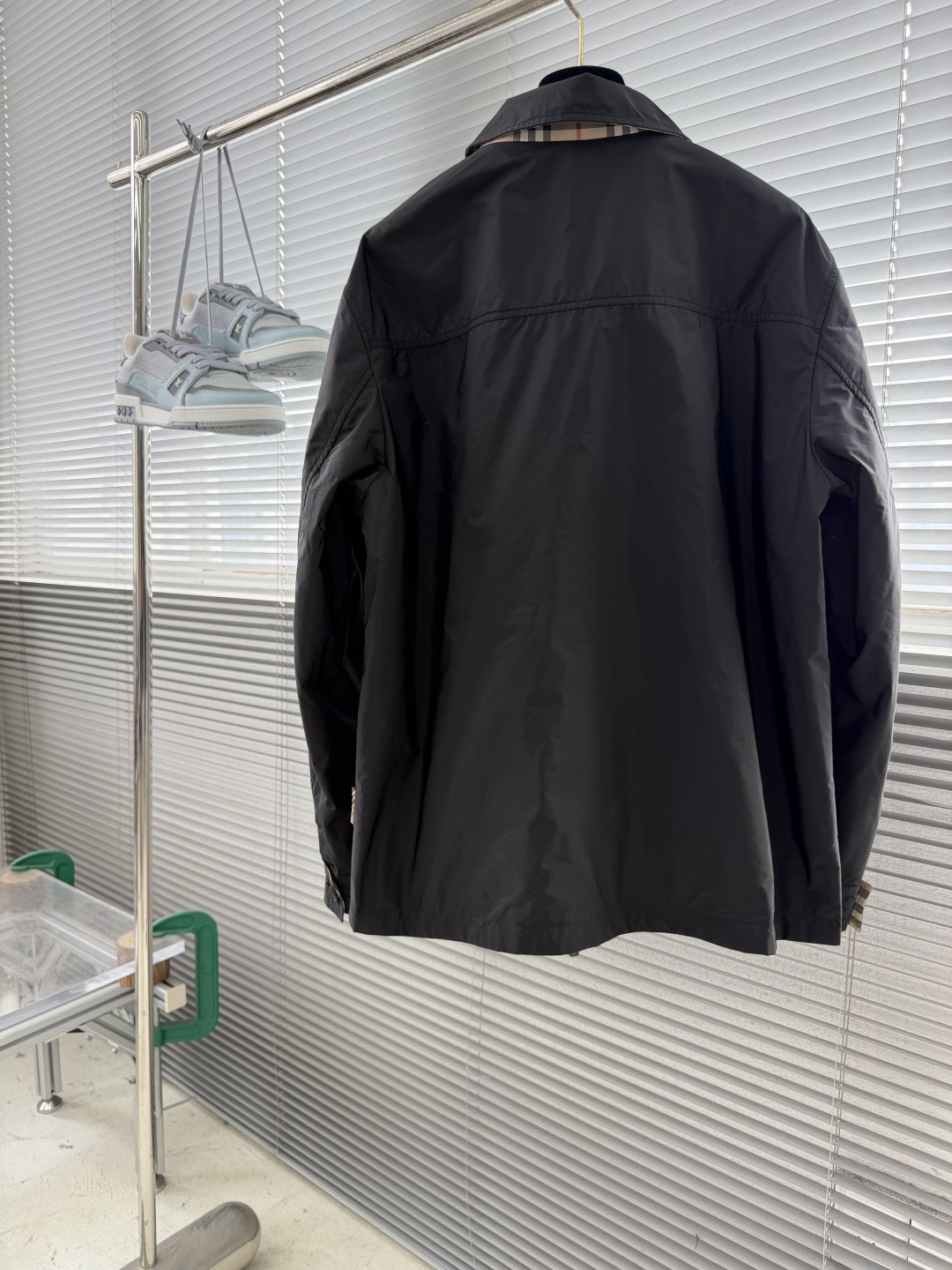 -BBR 经典格纹双面穿翻领夹克外套 采用进口高密锦纶面料,表面经过特殊防泼水处理,质地轻薄挺括,触感顺滑细腻, -BBR 经典格纹双面穿翻领夹克外套 采用进口高密锦纶面料,表面经过特殊防泼水处理,质地轻薄挺括,触感顺滑细腻,
