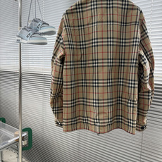 -BBR 经典格纹双面穿翻领夹克外套 采用进口高密锦纶面料,表面经过特殊防泼水处理,质地轻薄挺括,触感顺滑细腻, -BBR 经典格纹双面穿翻领夹克外套 采用进口高密锦纶面料,表面经过特殊防泼水处理,质地轻薄挺括,触感顺滑细腻,