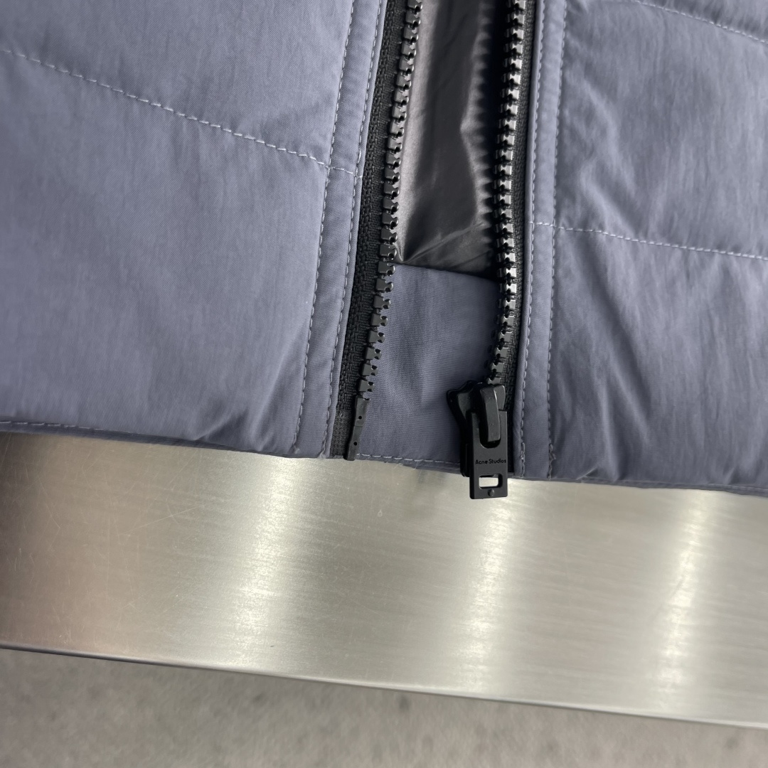 -Acne Studio 无帽徽标印花排骨字母 羽绒服 男女同款 蓝色 码数:46.48.50.52 尺码 衣 -Acne Studio 无帽徽标印花排骨字母 羽绒服 男女同款 蓝色 码数:46.48.50.52 尺码 衣