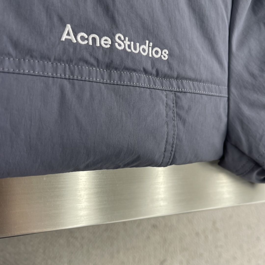 -Acne Studio 无帽徽标印花排骨字母 羽绒服 男女同款 蓝色 码数:46.48.50.52 尺码 衣 -Acne Studio 无帽徽标印花排骨字母 羽绒服 男女同款 蓝色 码数:46.48.50.52 尺码 衣