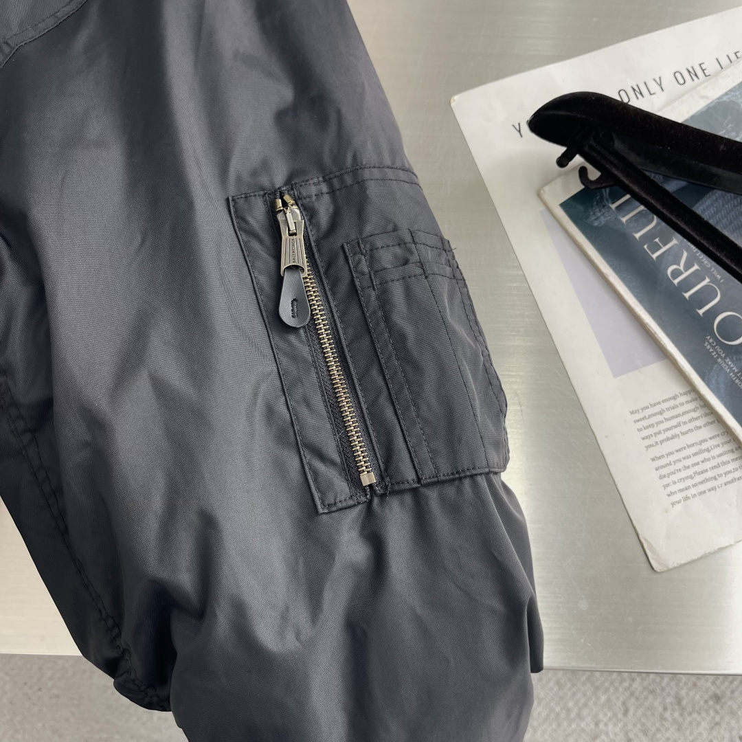 -Balenciag 纯色罗纹拉链贴片长袖 棉服 宽松版型 男女同款 黑色 码数:44.46.48.50 尺码 -Balenciag 纯色罗纹拉链贴片长袖 棉服 宽松版型 男女同款 黑色 码数:44.46.48.50 尺码