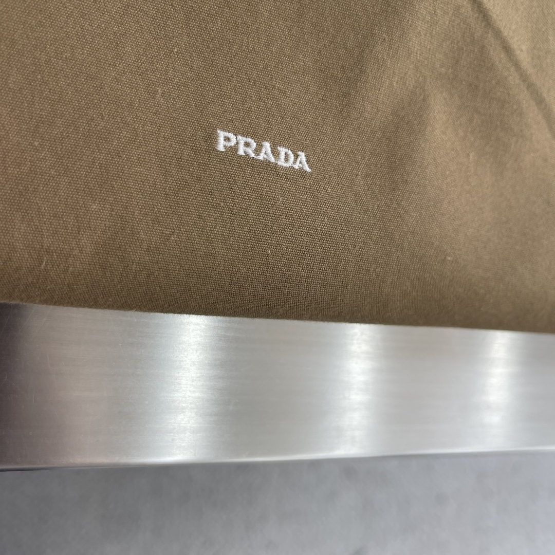 -PRAD 棉质拉链开合长袖 夹克外套 男款 码数:44.46.48.50 尺码 衣长 肩宽 胸围 44 -PRAD 棉质拉链开合长袖 夹克外套 男款 码数:44.46.48.50 尺码 衣长 肩宽 胸围 44