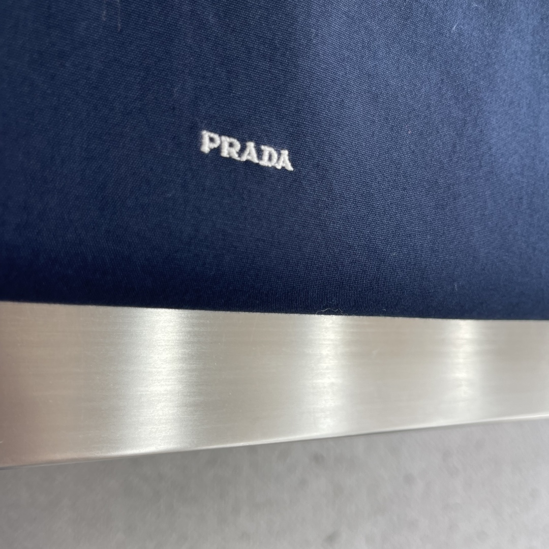-PRAD 棉质拉链开合长袖 夹克外套 男款 码数:44.46.48.50 尺码 衣长 肩宽 胸围 44 -PRAD 棉质拉链开合长袖 夹克外套 男款 码数:44.46.48.50 尺码 衣长 肩宽 胸围 44