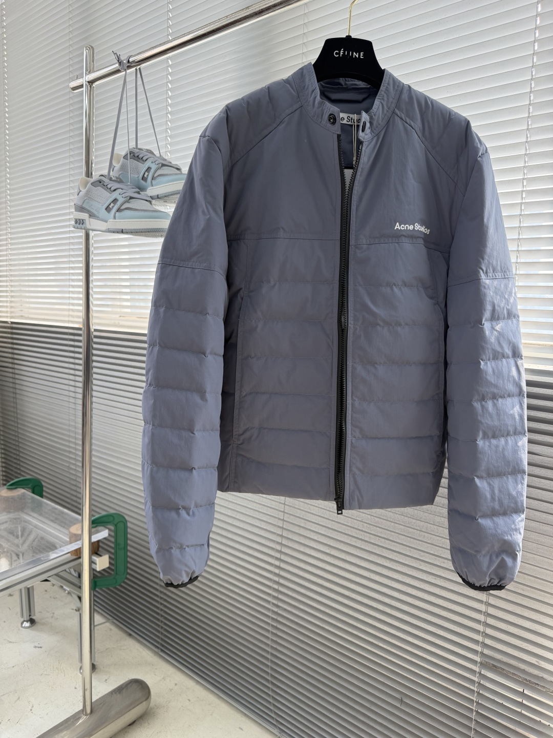 -Acne Studio 无帽徽标印花排骨字母 羽绒服 男女同款 蓝色 码数:46.48.50.52 尺码 衣 -Acne Studio 无帽徽标印花排骨字母 羽绒服 男女同款 蓝色 码数:46.48.50.52 尺码 衣