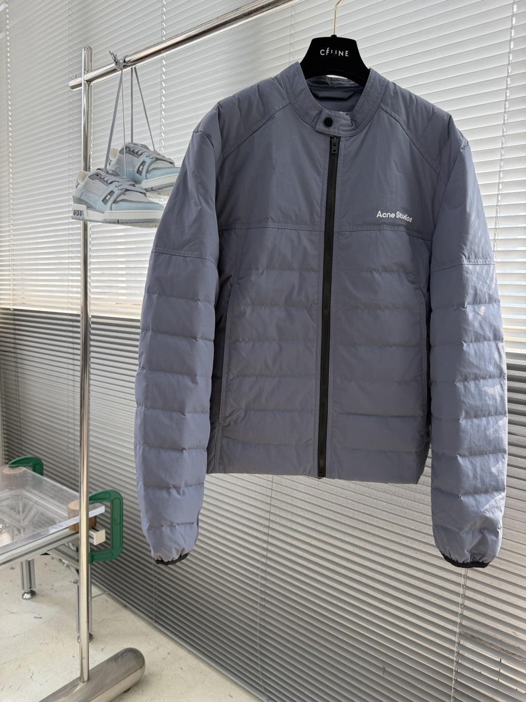-Acne Studio 无帽徽标印花排骨字母 羽绒服 男女同款 蓝色 码数:46.48.50.52 尺码 衣 -Acne Studio 无帽徽标印花排骨字母 羽绒服 男女同款 蓝色 码数:46.48.50.52 尺码 衣