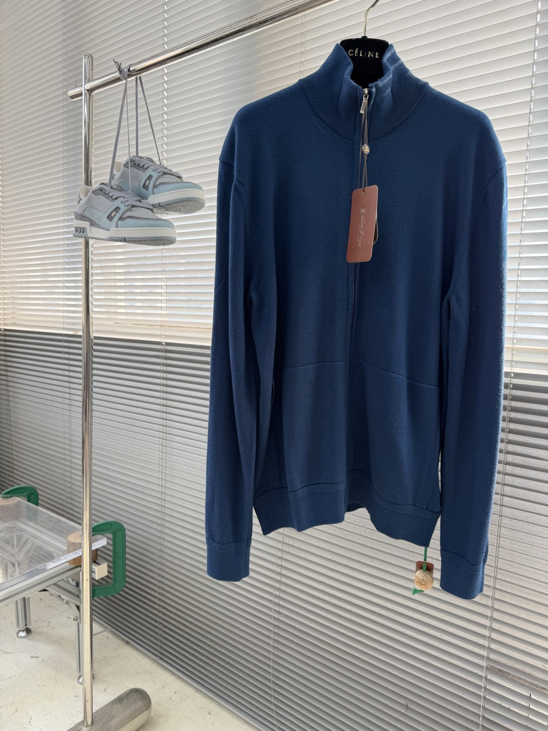 -Loro Piana 2026男士新款羊毛蚕丝皎夹克衫 此系列今年官方全新配色 依然是经典单品 这款精致的飞行 -Loro Piana 2026男士新款羊毛蚕丝皎夹克衫 此系列今年官方全新配色 依然是经典单品 这款精致的飞行